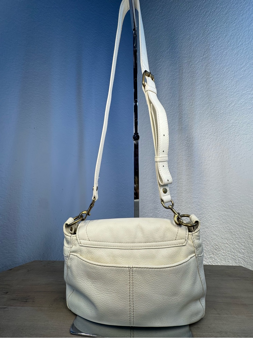 American Leather Co Marino Crossbody NEW W/O Tags Winter White 2 Straps - Picture 7 of 16